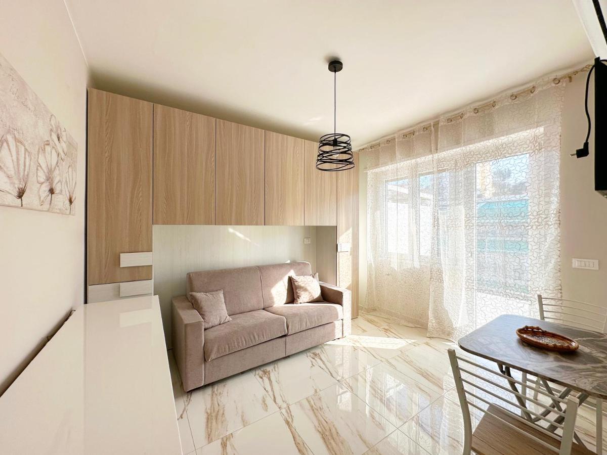 Wh - Un Posto Al Sole - Attico Monolocale Con Parcheggio Gratuito - 5 Minuti Dal Centro - Wifi Daire Sanremo Dış mekan fotoğraf