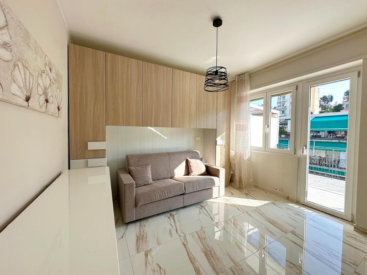 Wh - Un Posto Al Sole - Attico Monolocale Con Parcheggio Gratuito - 5 Minuti Dal Centro - Wifi Daire Sanremo Dış mekan fotoğraf