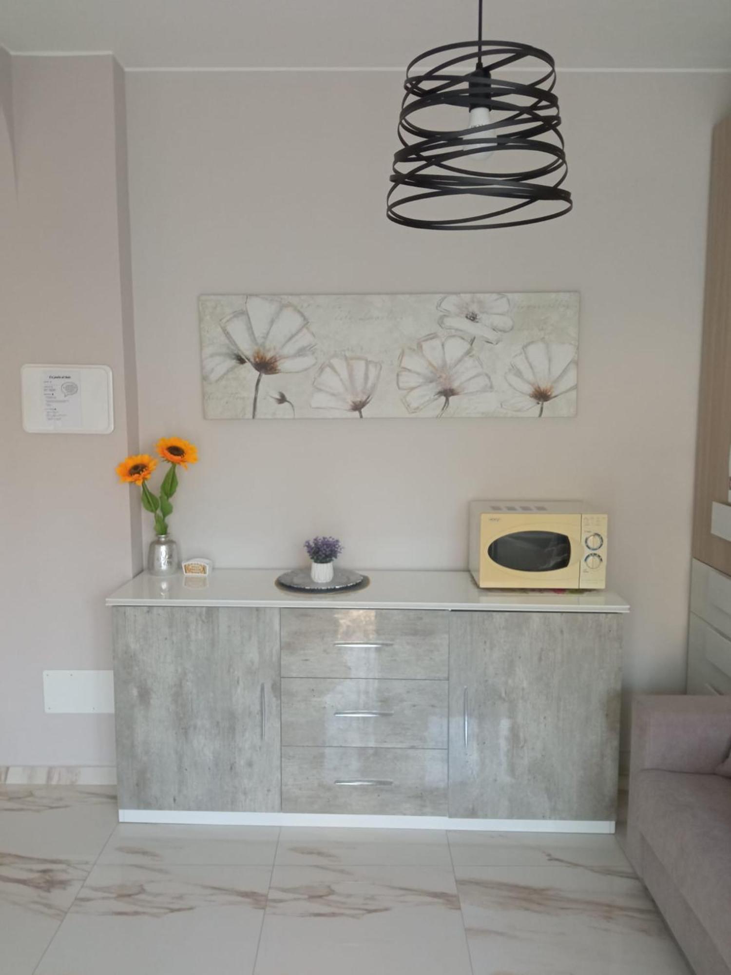 Wh - Un Posto Al Sole - Attico Monolocale Con Parcheggio Gratuito - 5 Minuti Dal Centro - Wifi Daire Sanremo Dış mekan fotoğraf