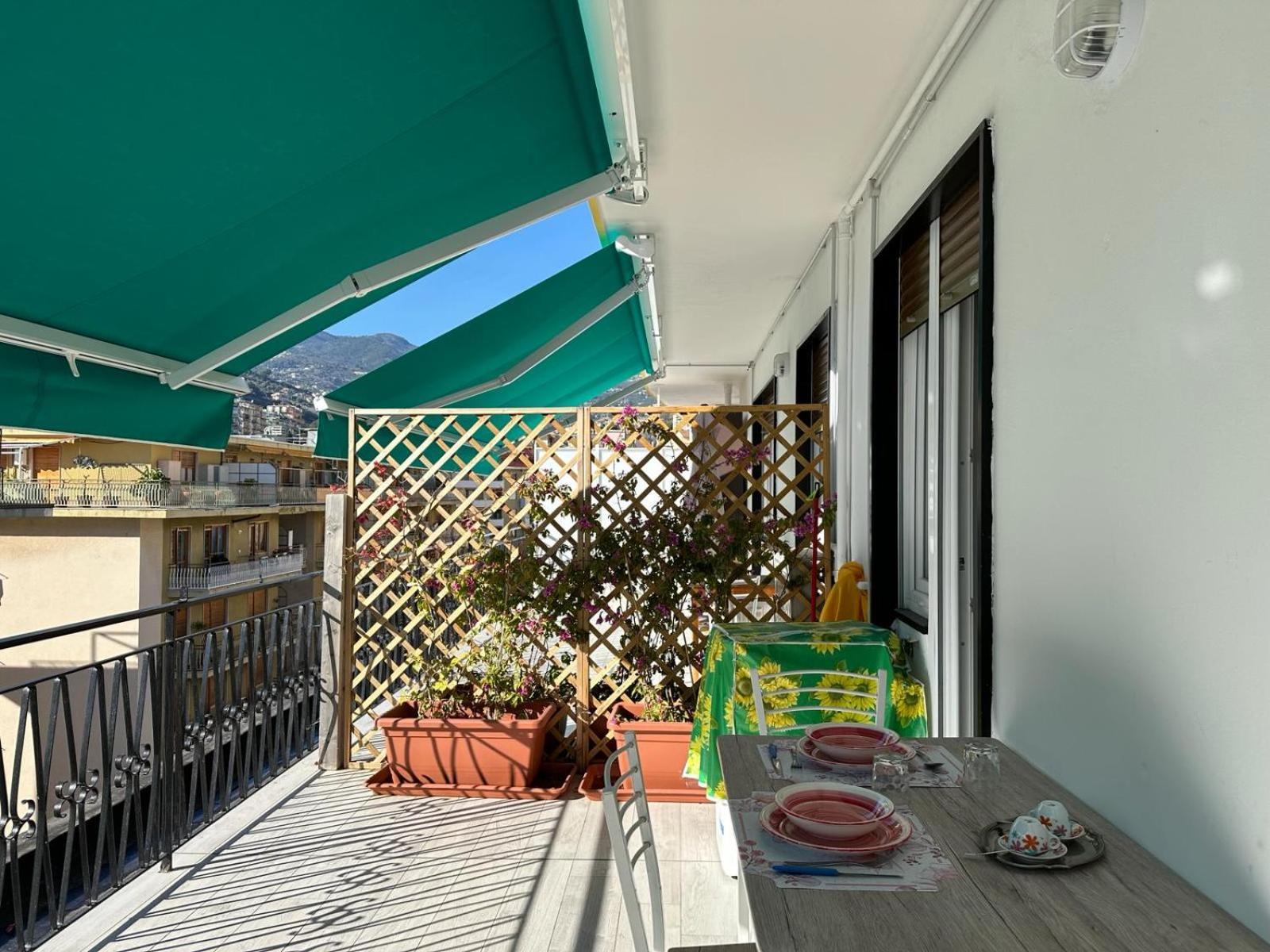 Wh - Un Posto Al Sole - Attico Monolocale Con Parcheggio Gratuito - 5 Minuti Dal Centro - Wifi Daire Sanremo Dış mekan fotoğraf