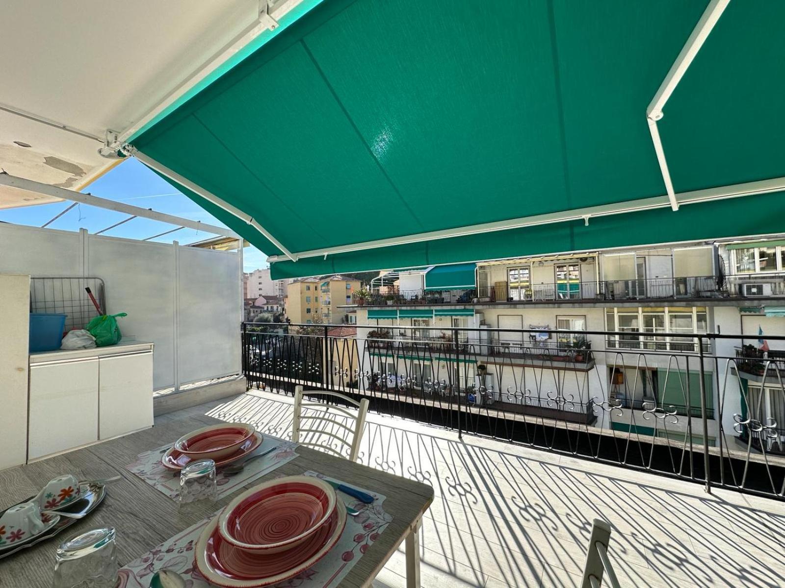 Wh - Un Posto Al Sole - Attico Monolocale Con Parcheggio Gratuito - 5 Minuti Dal Centro - Wifi Daire Sanremo Dış mekan fotoğraf